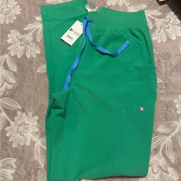 FIGS Emerald Green Scrub Set - Picture 4 of 7